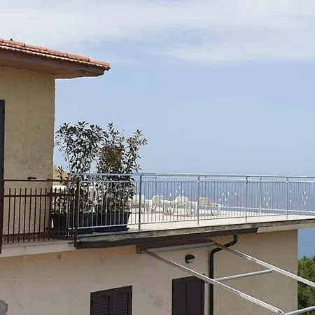 Holiday home Leomar Casa